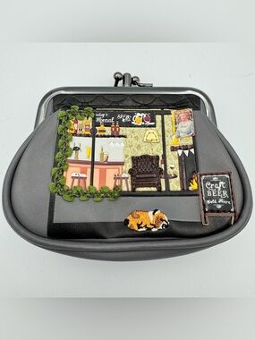 Vendula London The Crown Pub Clipper Coin Purse wallet Rare & Retired